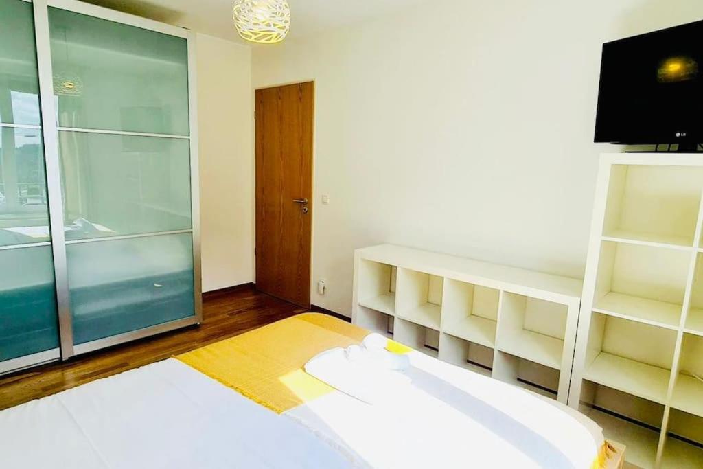 Apartamento Luxury One Bedroom Flat With Parking&balcony-cent2 *